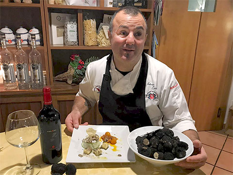 Chef Antonio Ciotola presenta la portata